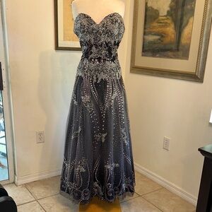 JOVANI Elegant Black/Silver Gown with Matching Shoulder Cover Size 16